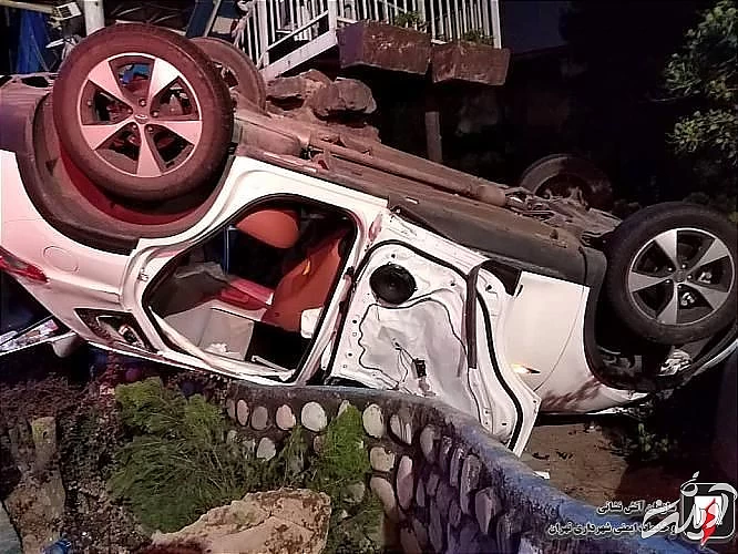 5 تصویر باورنکردنی از تصادف عجیب در شمال تهران/ عکس